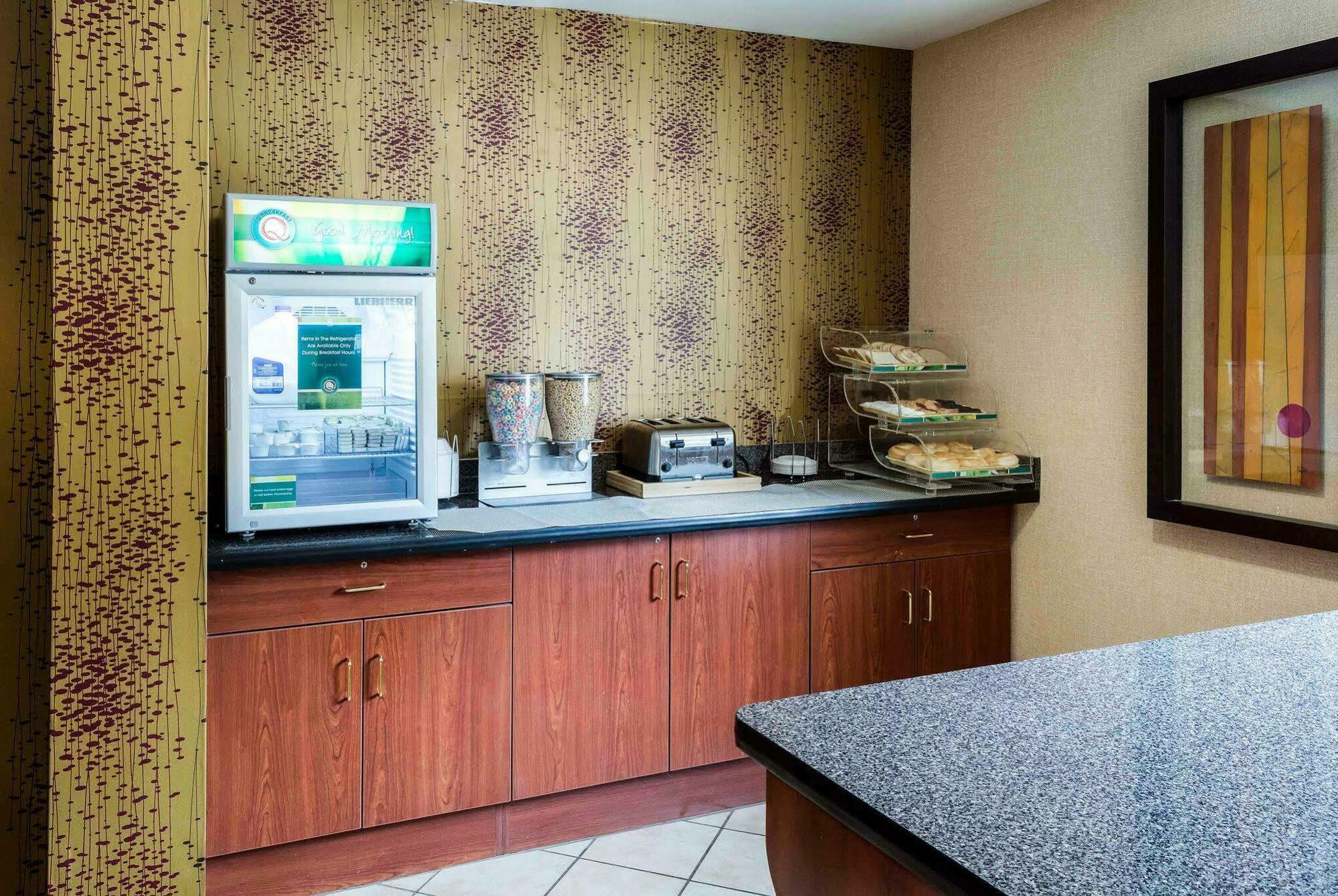 Quality Inn Chester - South Richmond Kültér fotó